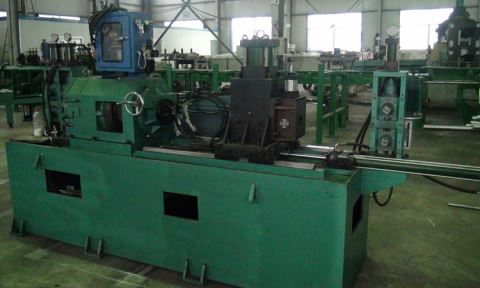 Màquina de pelar de bobina metàl·lica CNC